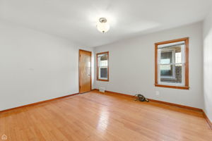 8424 S Essex Ave_007