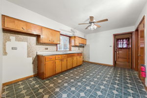 8424 S Essex Ave_009