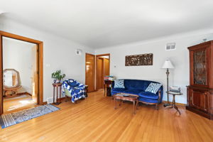 8424 S Essex Ave_019