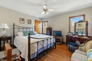 8424 S Essex Ave_020