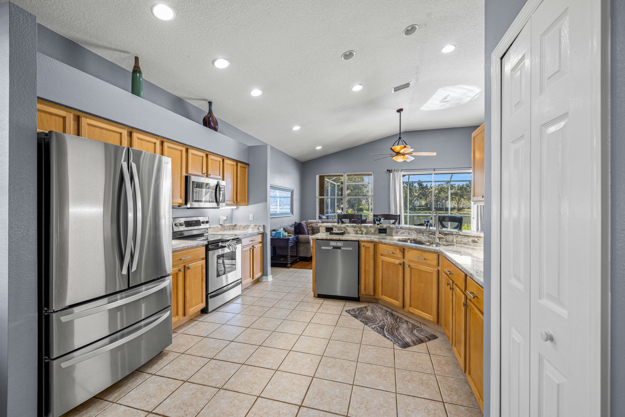 8 - 8425 Fenwick Ave, Tampa, FL 33647