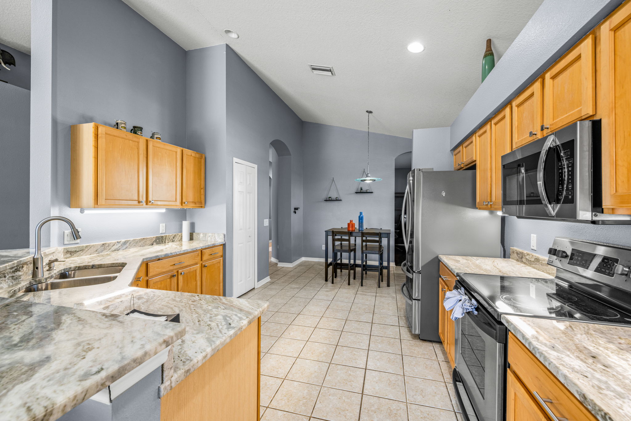 10 - 8425 Fenwick Ave, Tampa, FL 33647