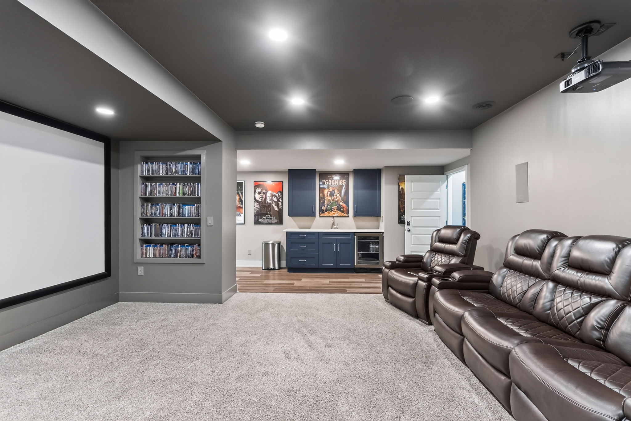 8425 Laramie St-058