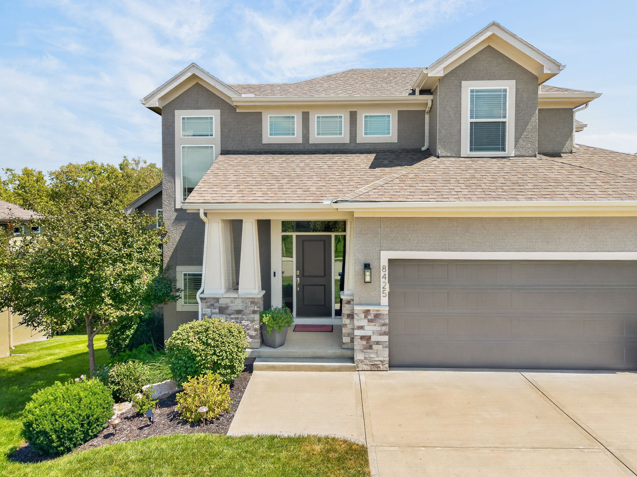 8425 Laramie St-003