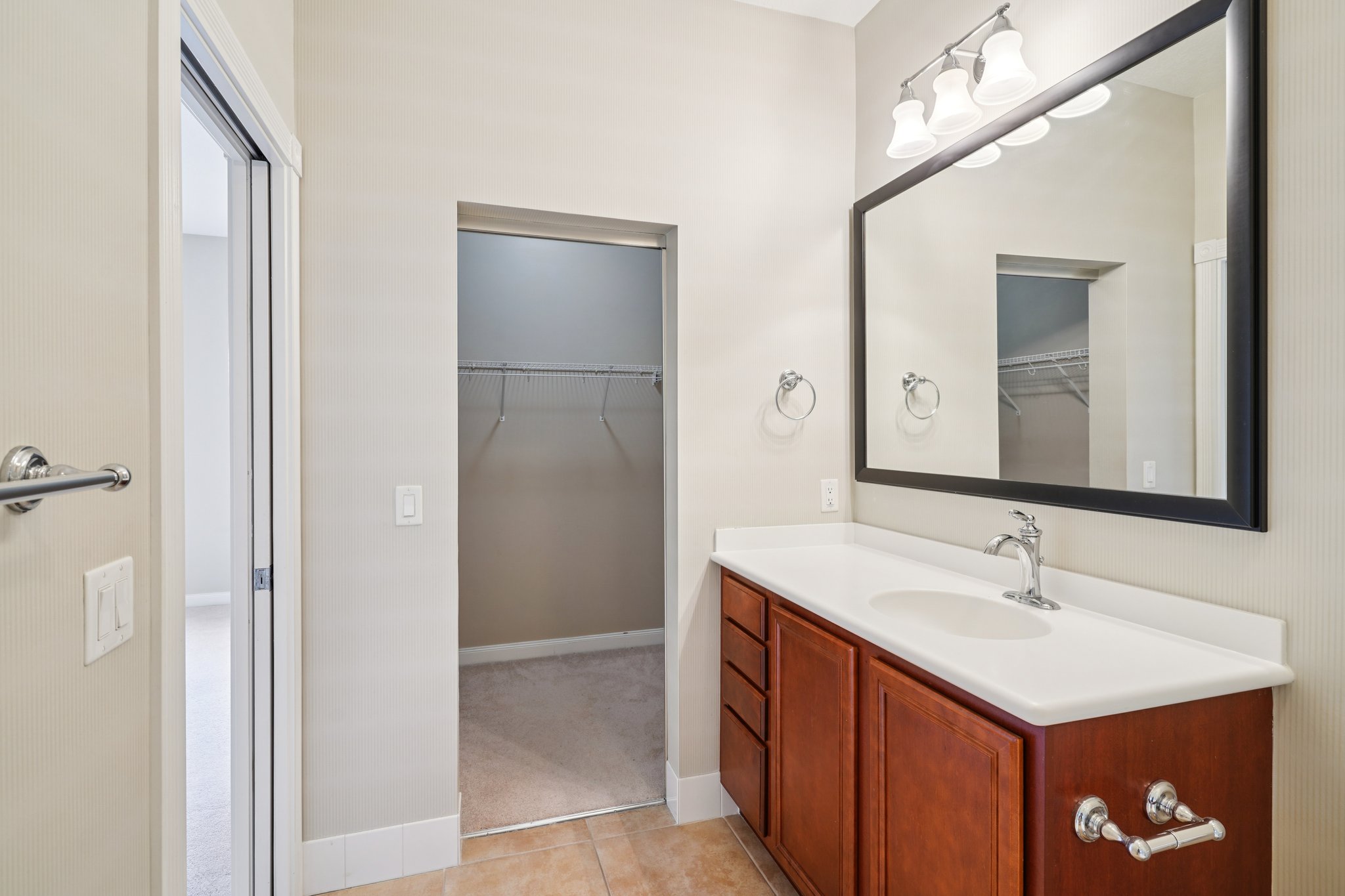 Leatherleaf Ln-0306-023.jpg