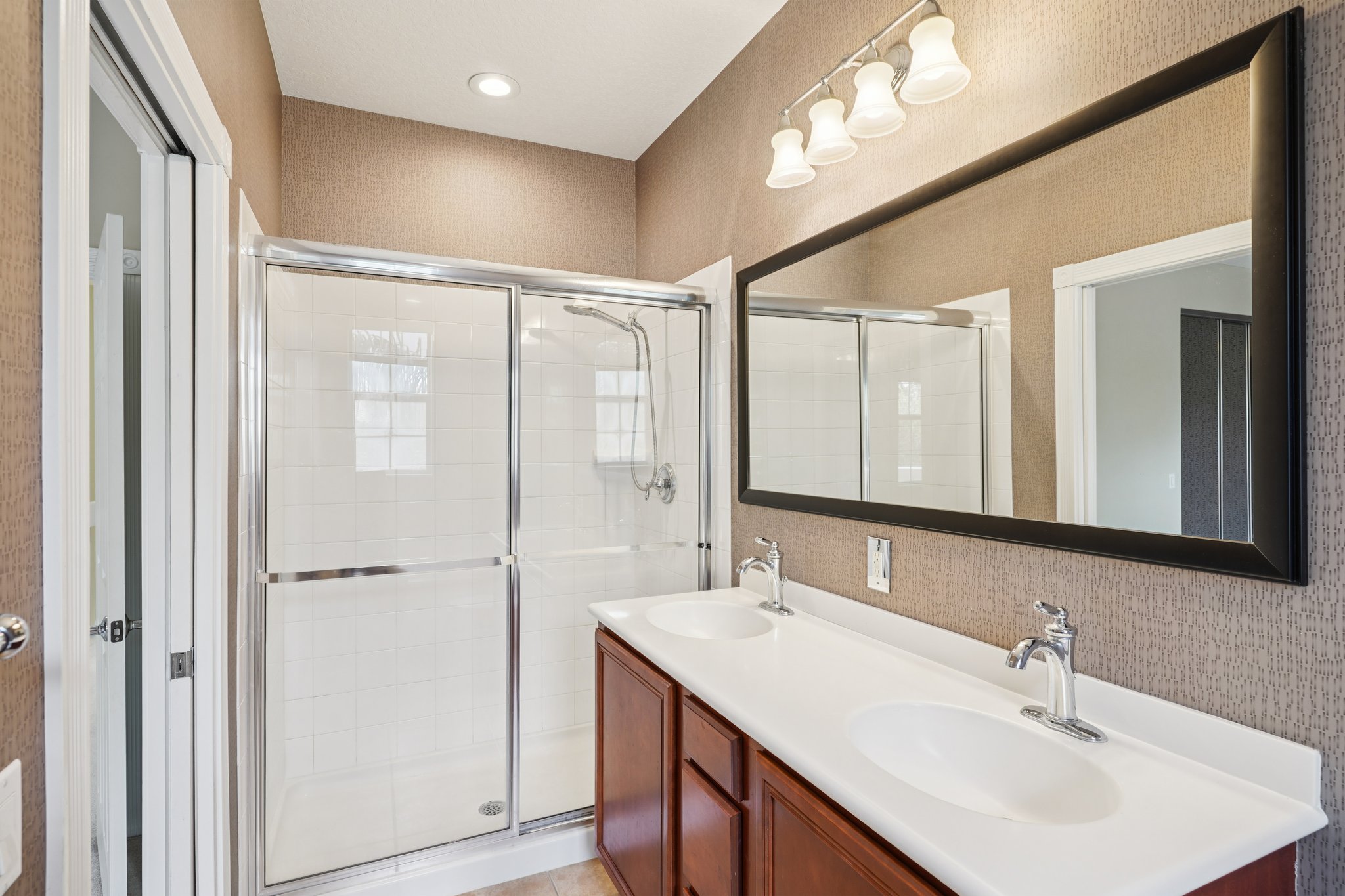 Leatherleaf Ln-0306-029.jpg