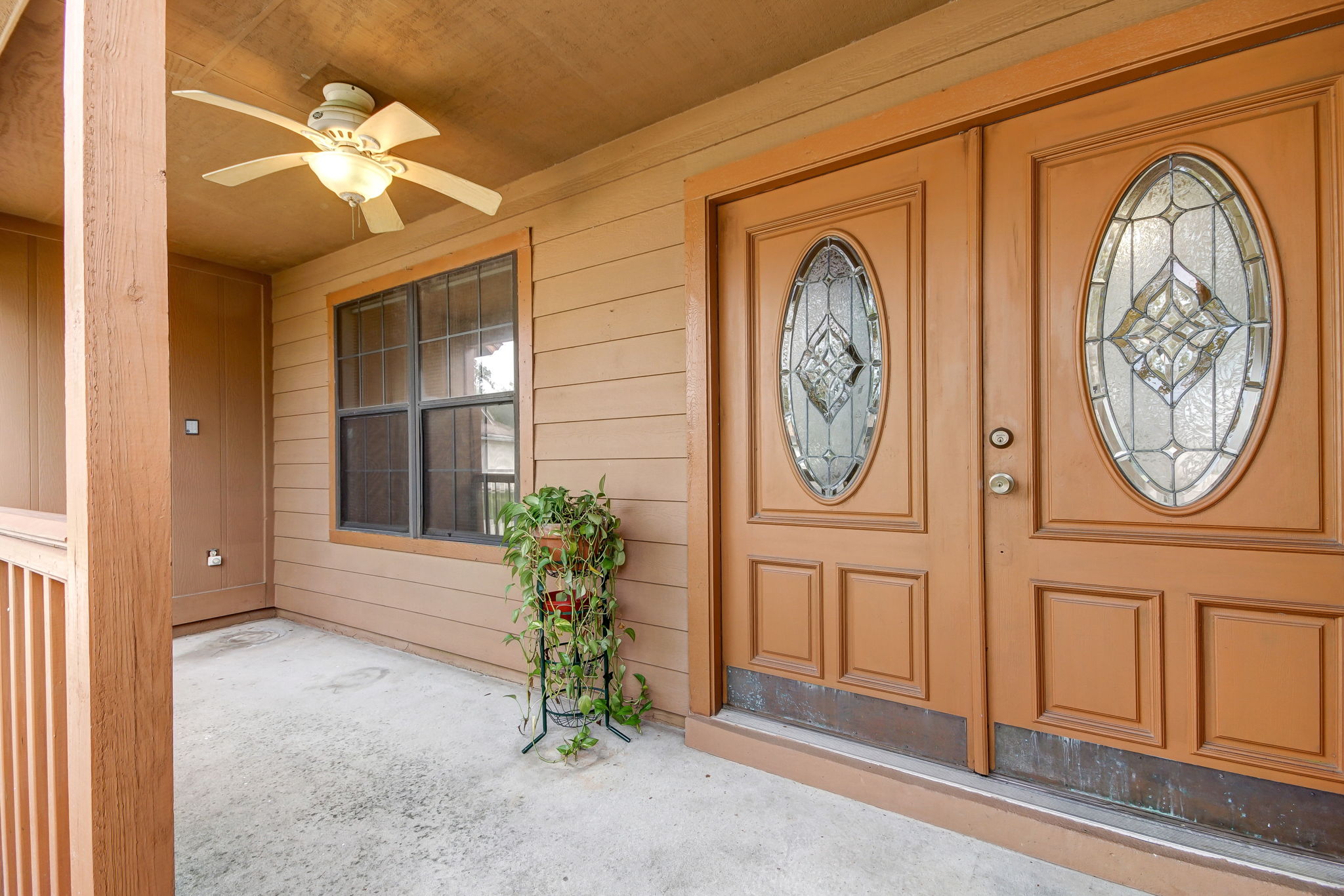 Front Porch/Entrance