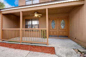 Front Porch/Entrance