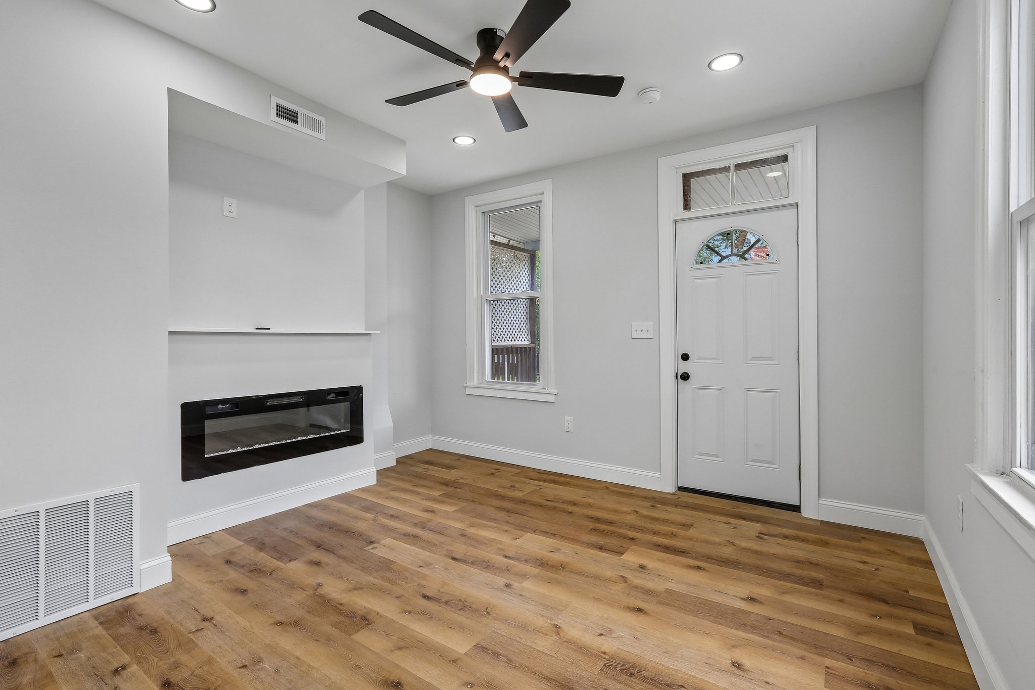 Commercial St-S2507-008.jpg