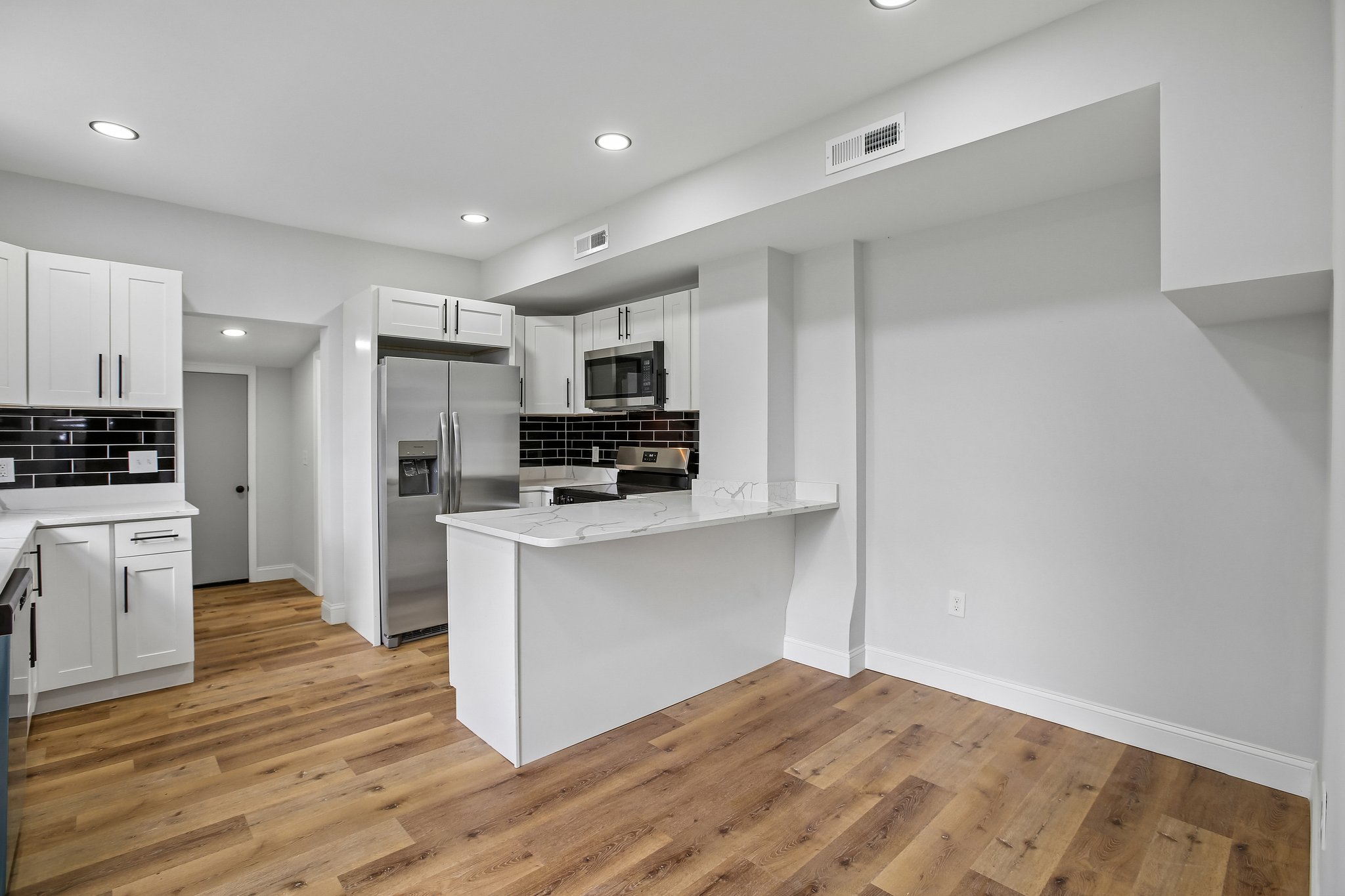 Commercial St-S2507-010.jpg