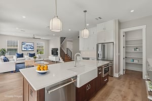 DSC04359 virtually staged.jpeg