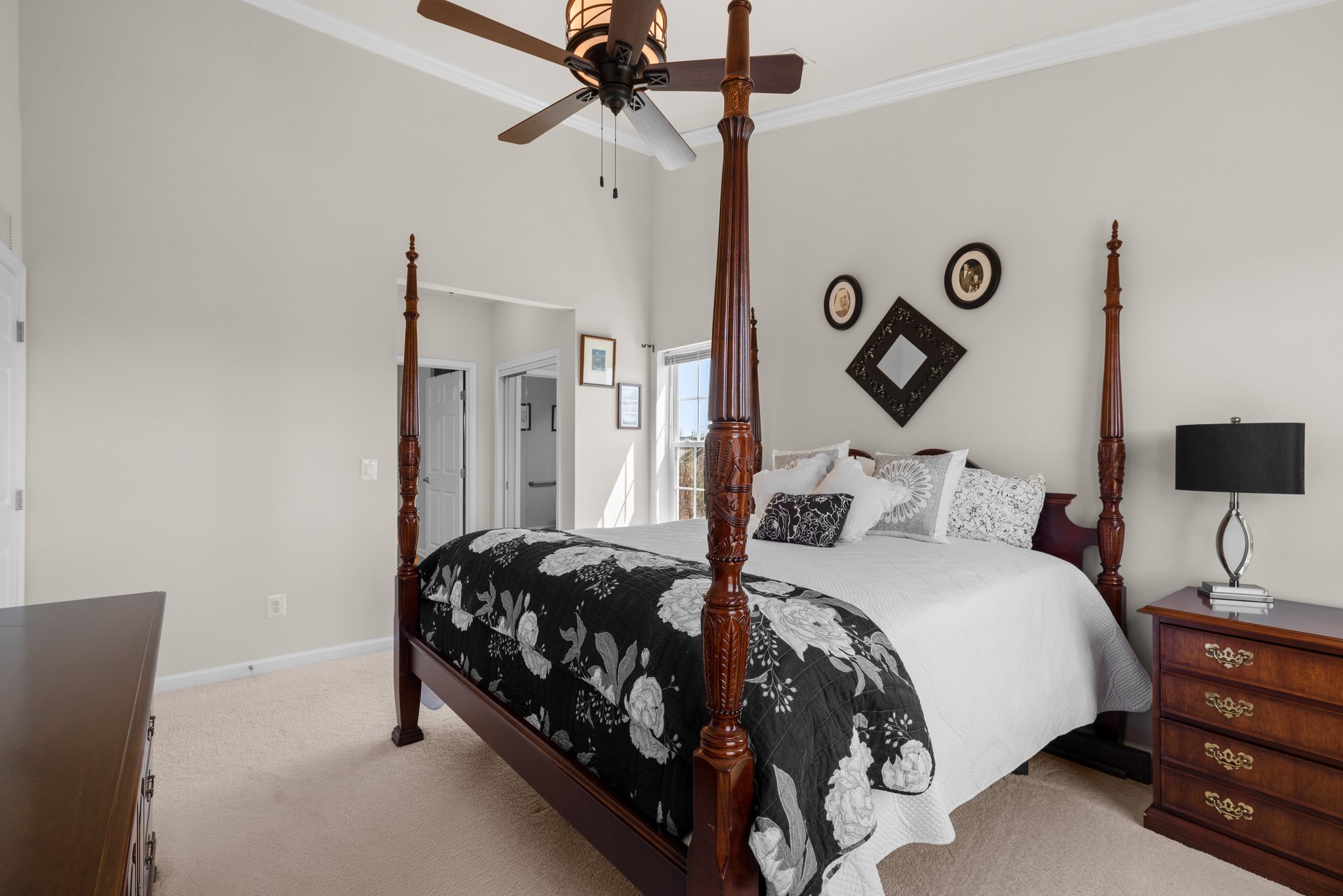 50. Main bedroom.jpg