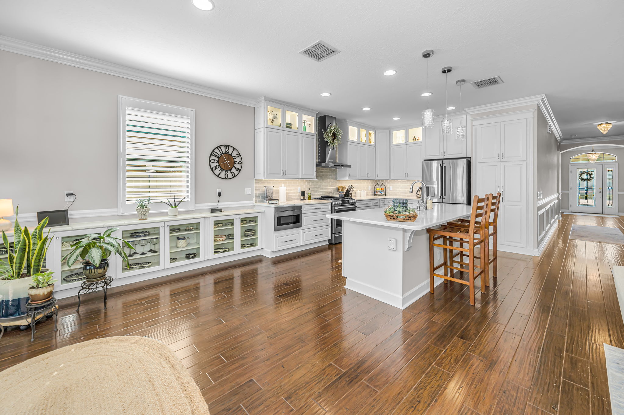 Kitchen Eat-in Area4