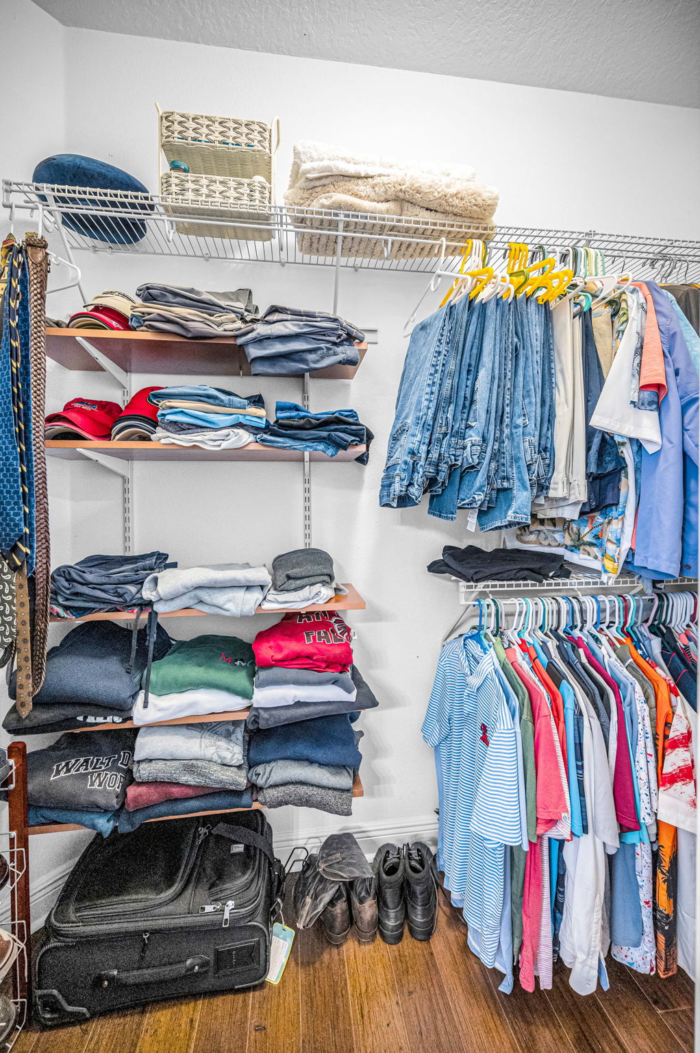 Primary Bedroom Walk-in Closet2