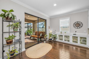 Kitchen Eat-in Area1