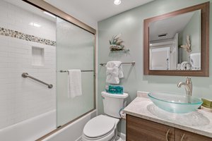 Guest Bathroom 1.jpg
