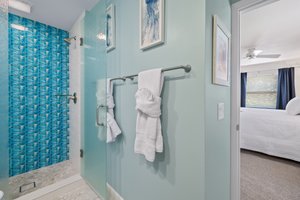 Primary Bathroom 2.jpg