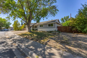 845 Rhode Island Dr, Reno, NV 89503, USA Photo 4