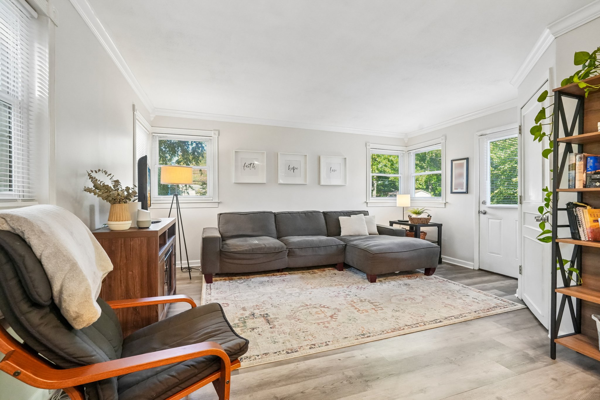 Evergreen Ave-S0810-013.jpg