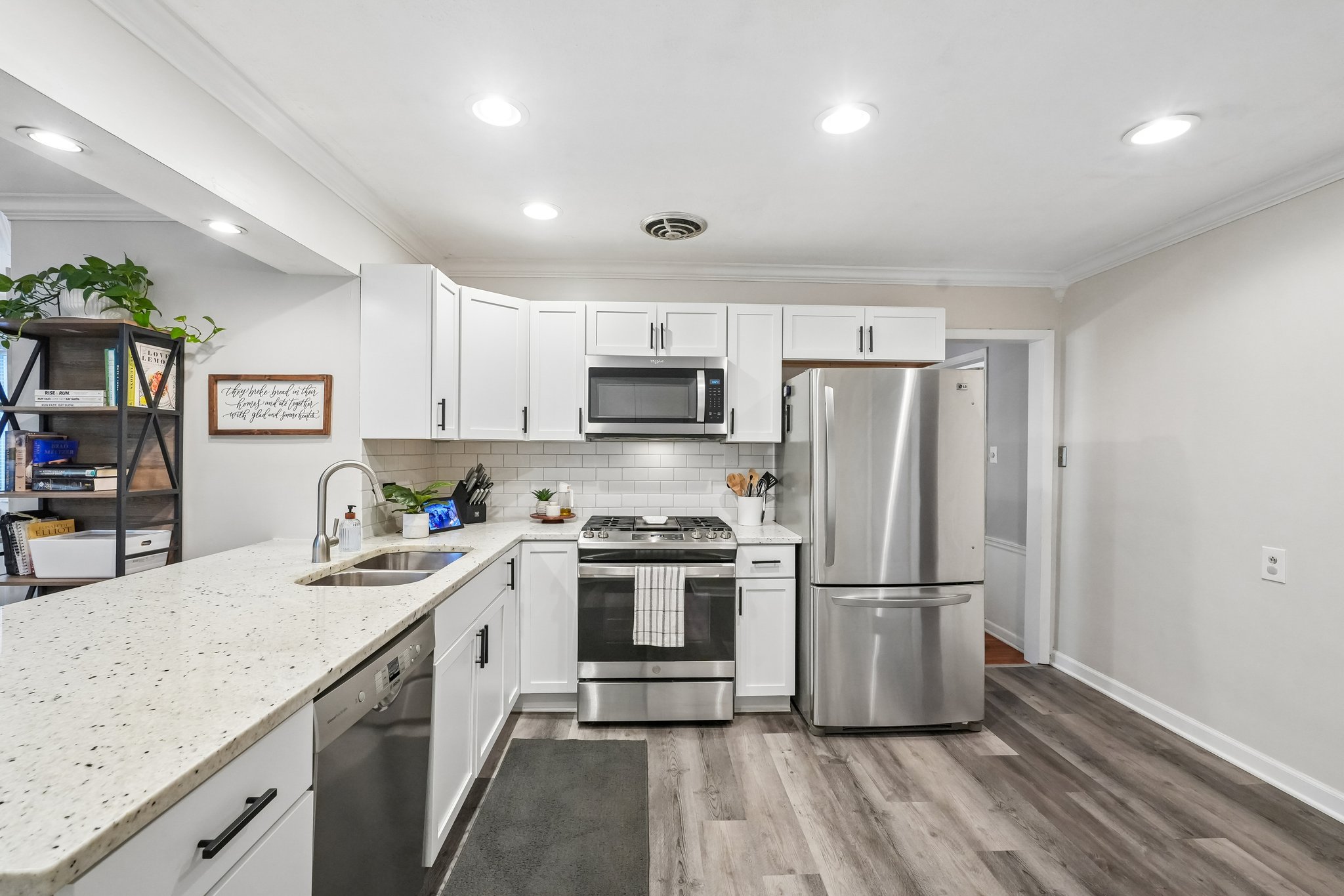 Evergreen Ave-S0810-023.jpg