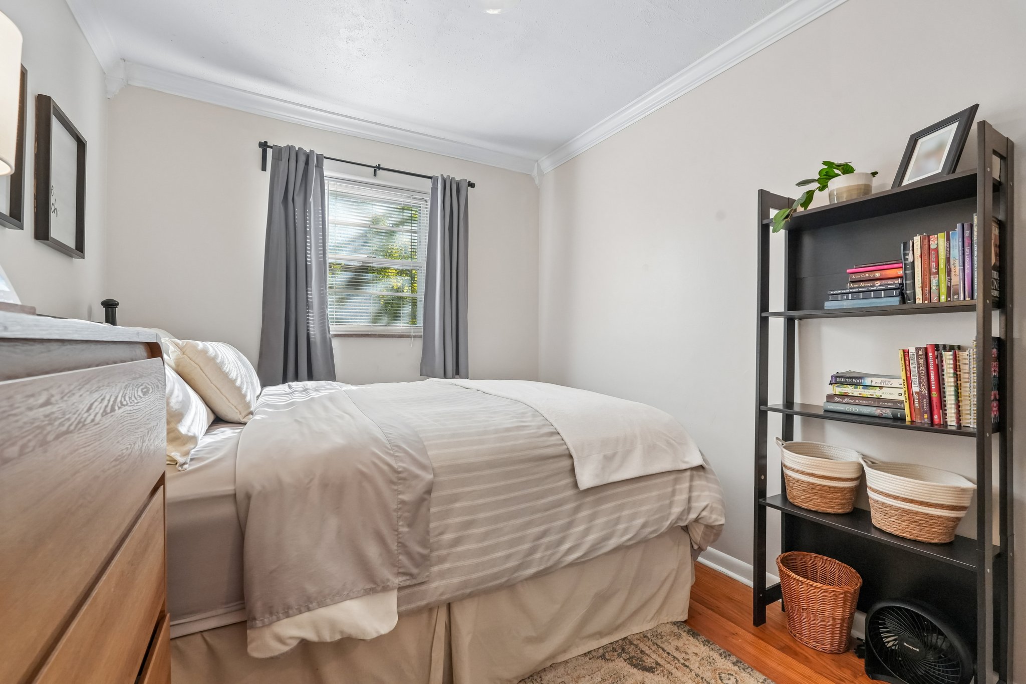 Evergreen Ave-S0810-025.jpg