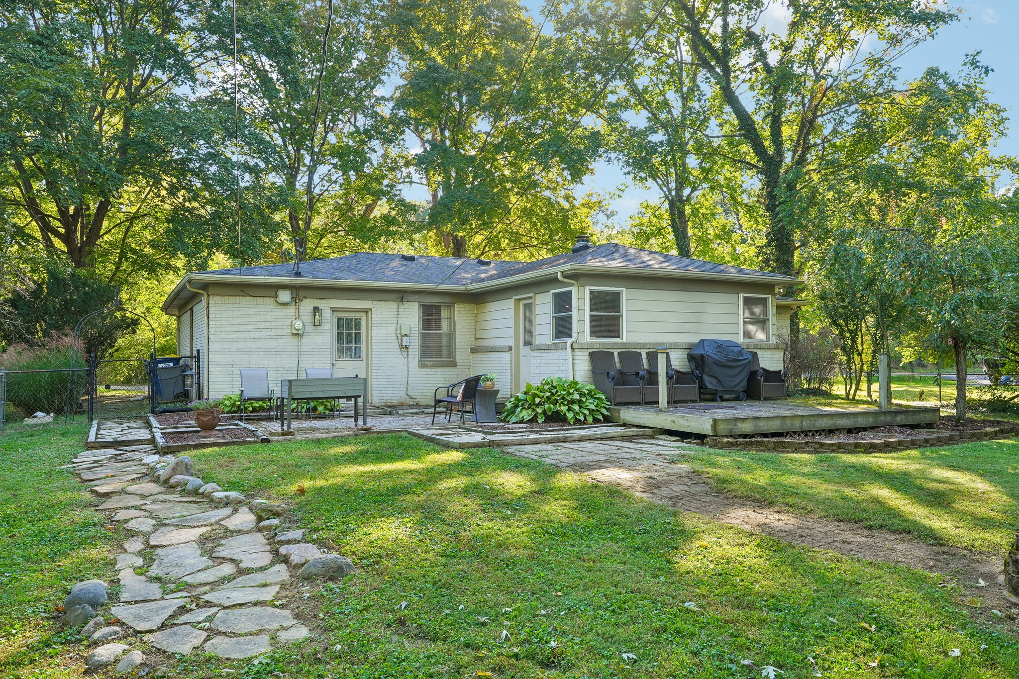 Evergreen Ave-S0810-041.jpg