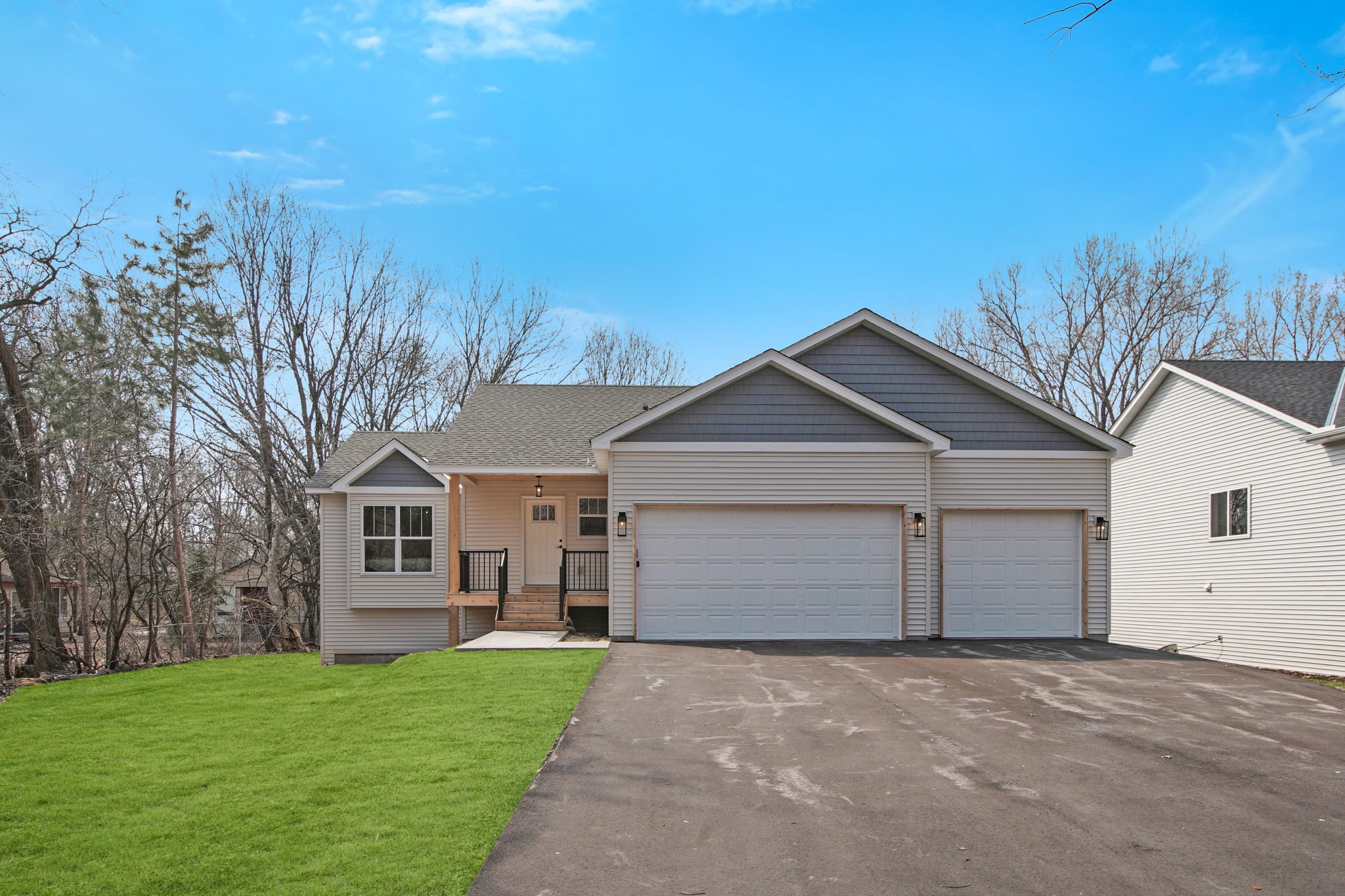 8450 Red Oak Dr, Mounds View, MN 55112 Mint Real Estate Photography