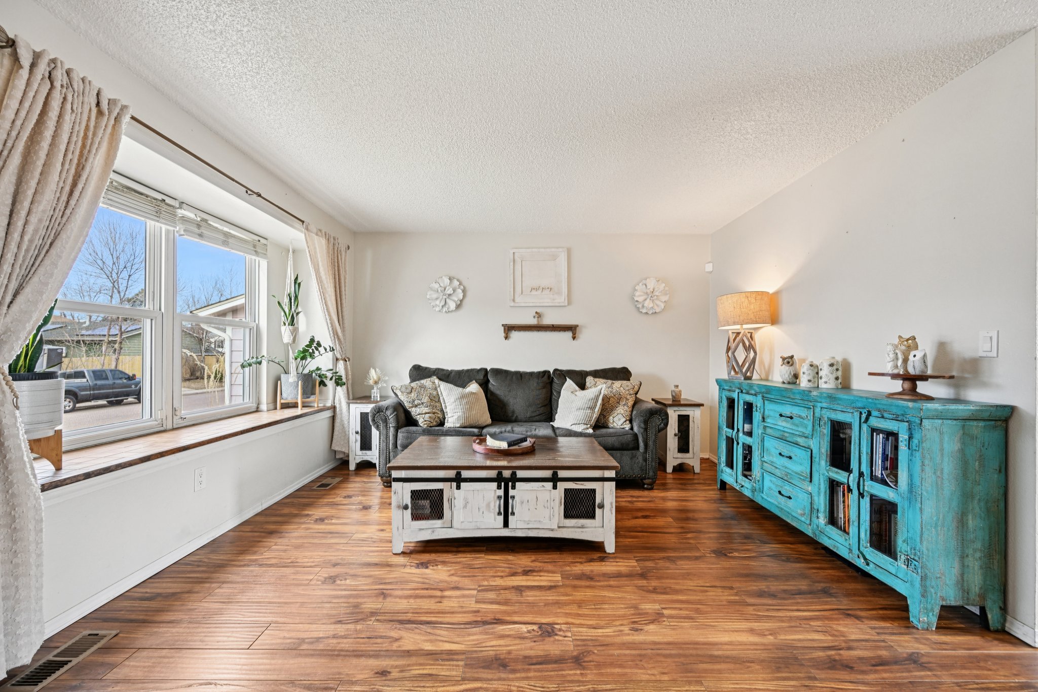 W Star Cir-S0801-007.jpg