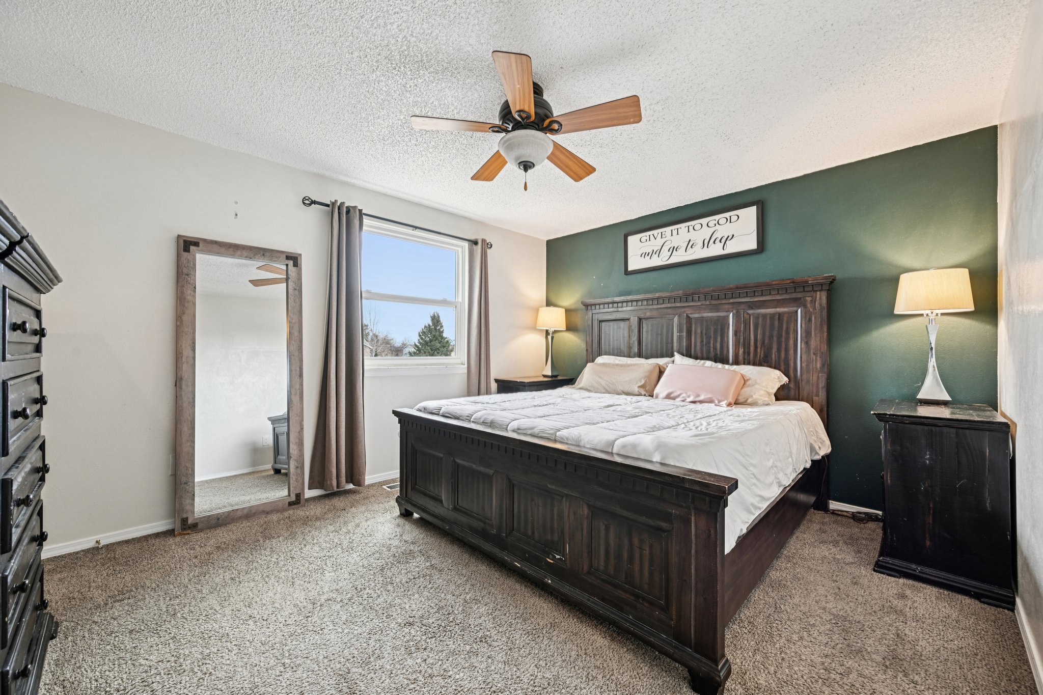 W Star Cir-S0801-026.jpg