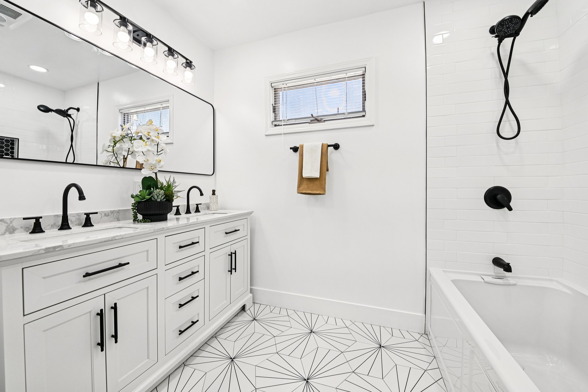 Naylor Ave-S0703-042.jpg