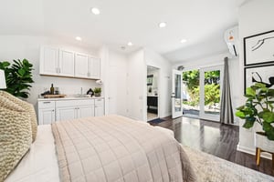 Naylor Ave-S0703-047.jpg