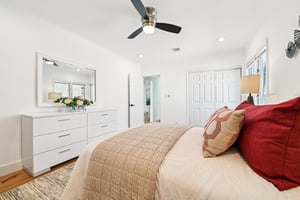 Naylor Ave-S0703-054.jpg