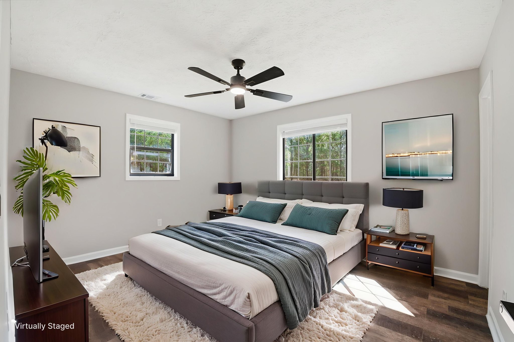 DSC05324 virtually staged.jpeg