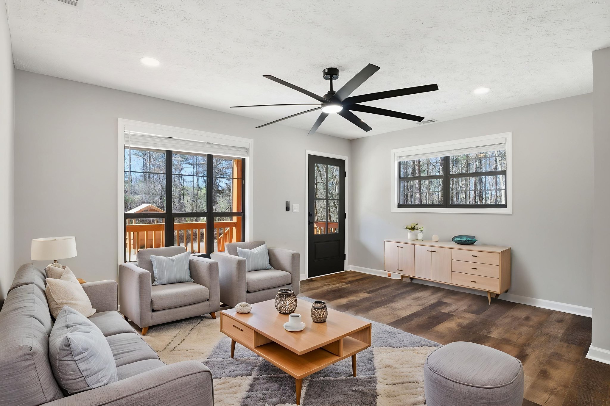 DSC05267 virtually staged.jpeg