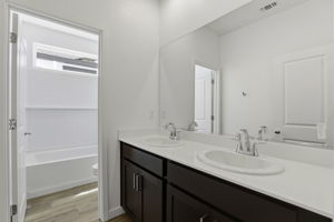  Photo 32