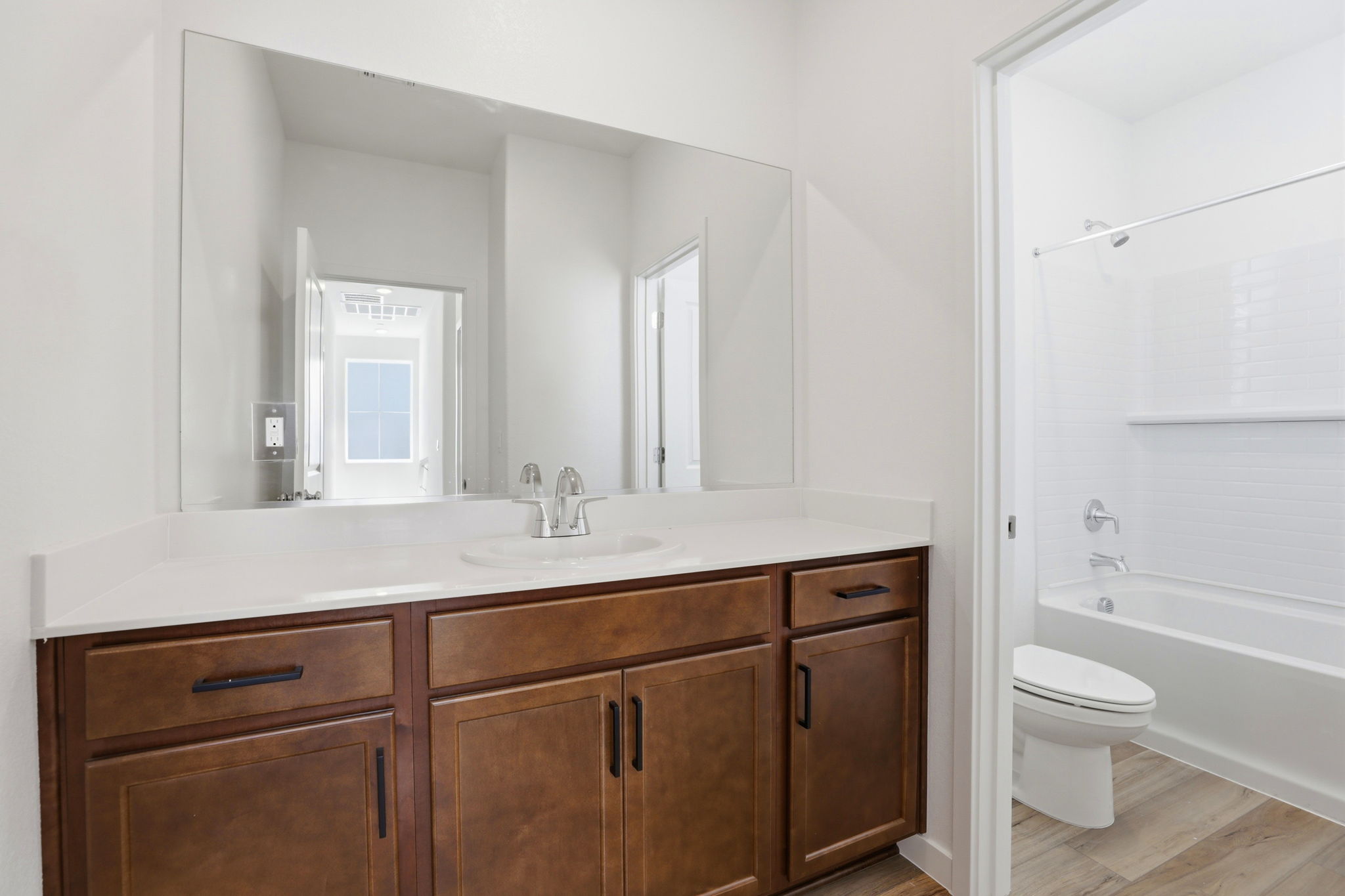 029_F8_8460 Viborg Ln