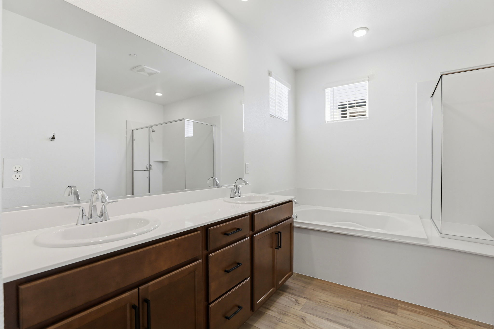 031_F8_8460 Viborg Ln