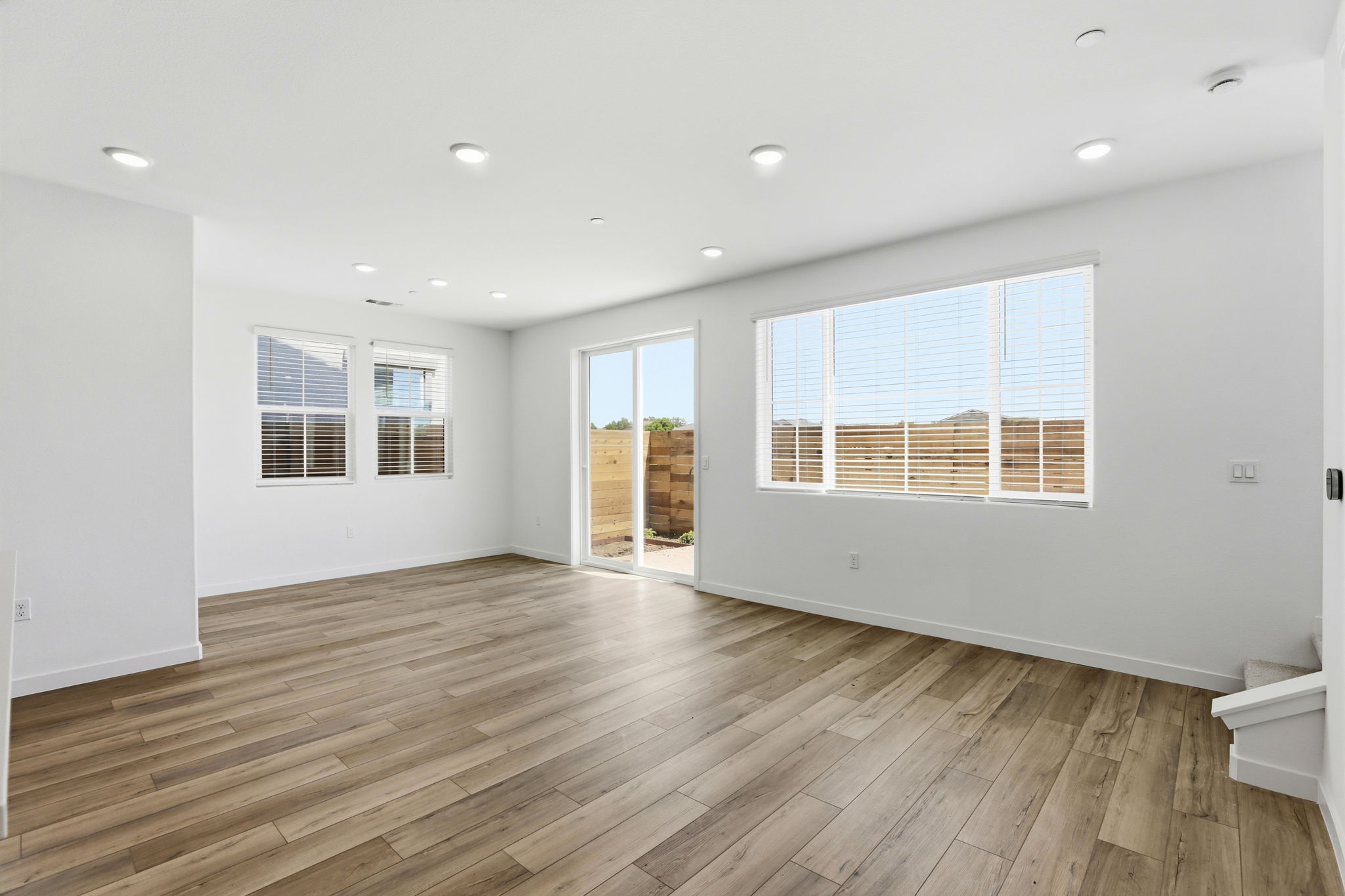 006_F8_8461 Viborg Ln