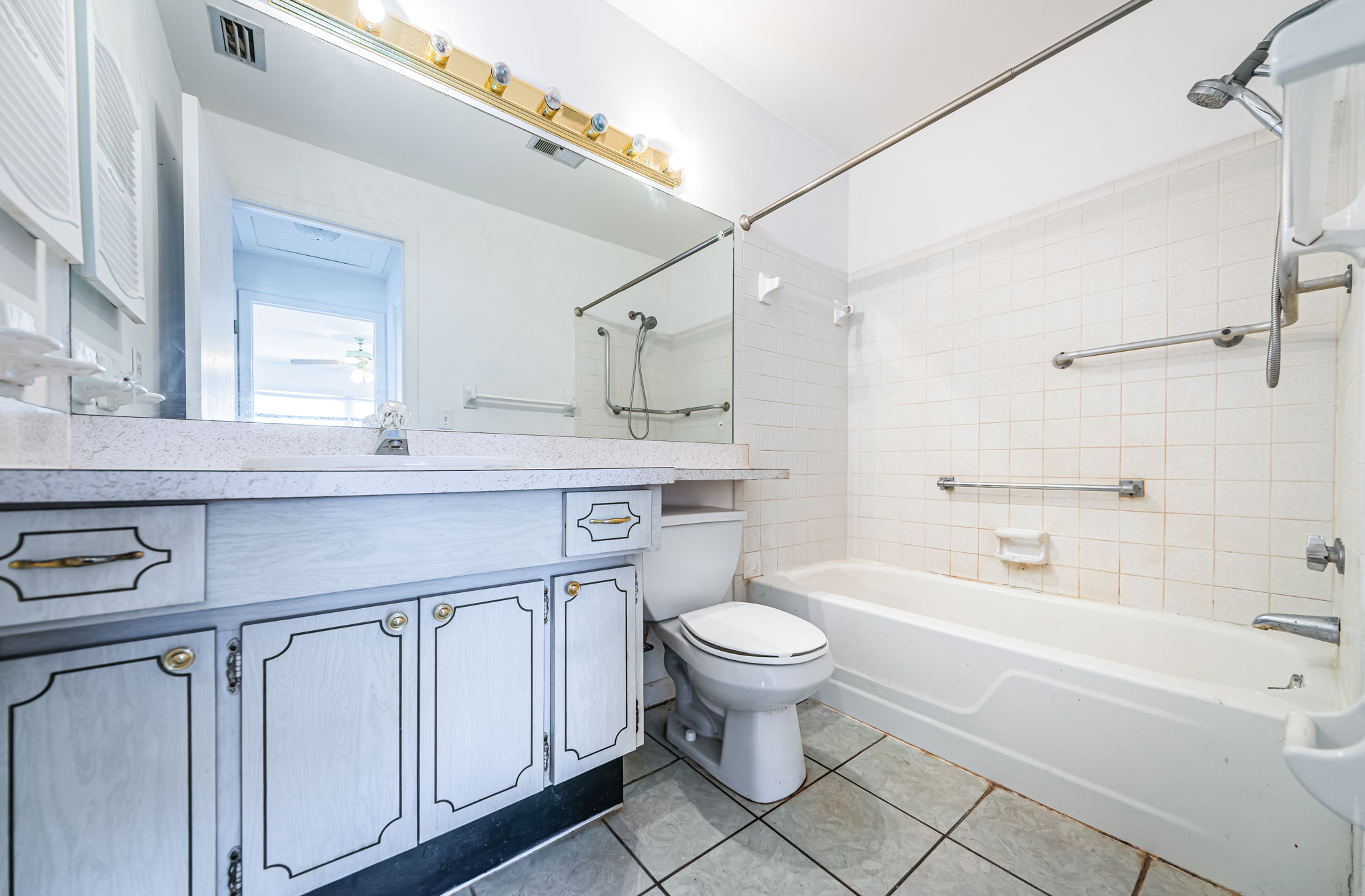 Bathroom 1a