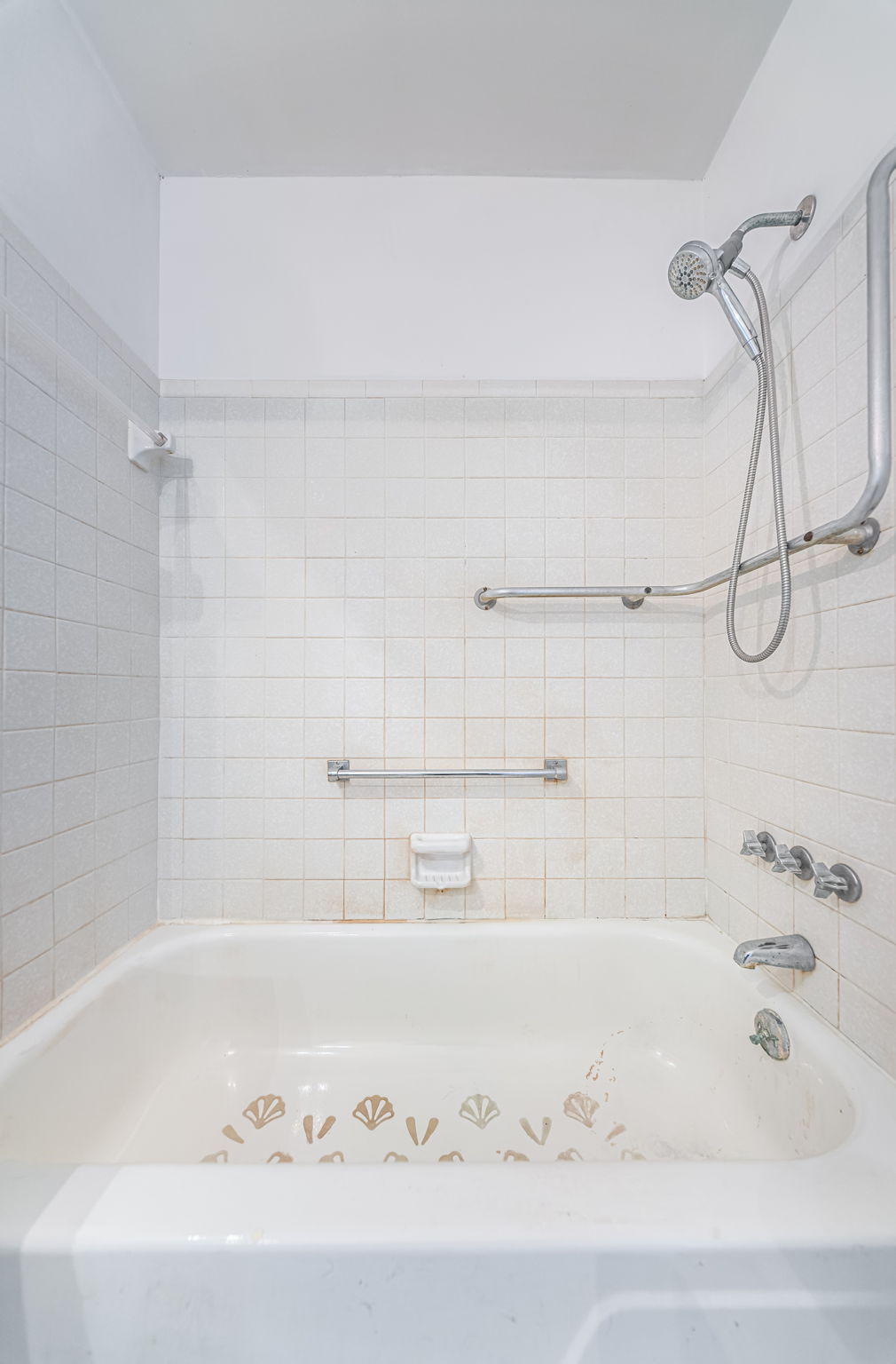 Bathroom 1b