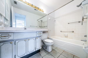Bathroom 1a