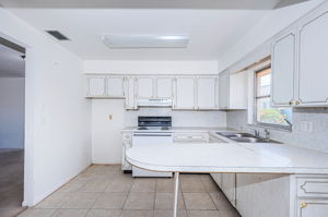 Kitchen 5-2