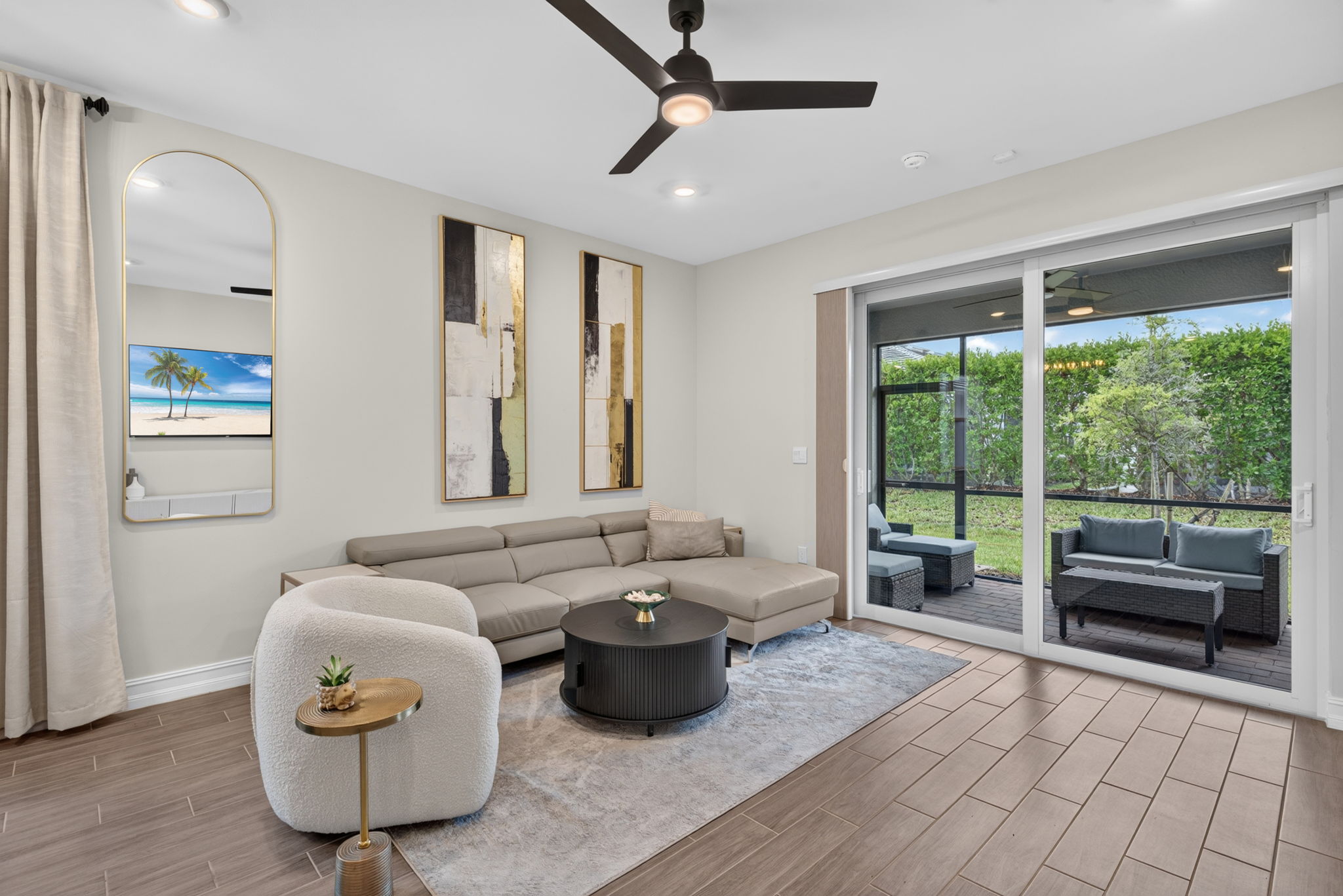 Living Room 3 of 4