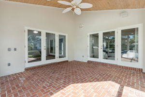 Screened-in Porch