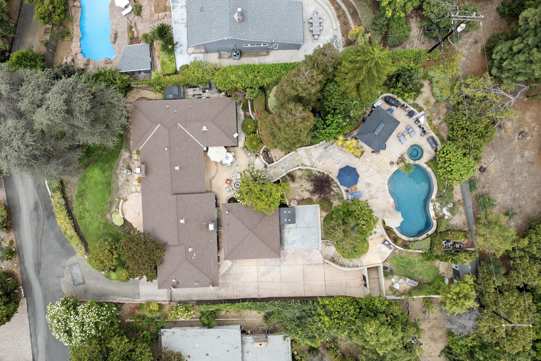 Private and gorgeous, massive lot