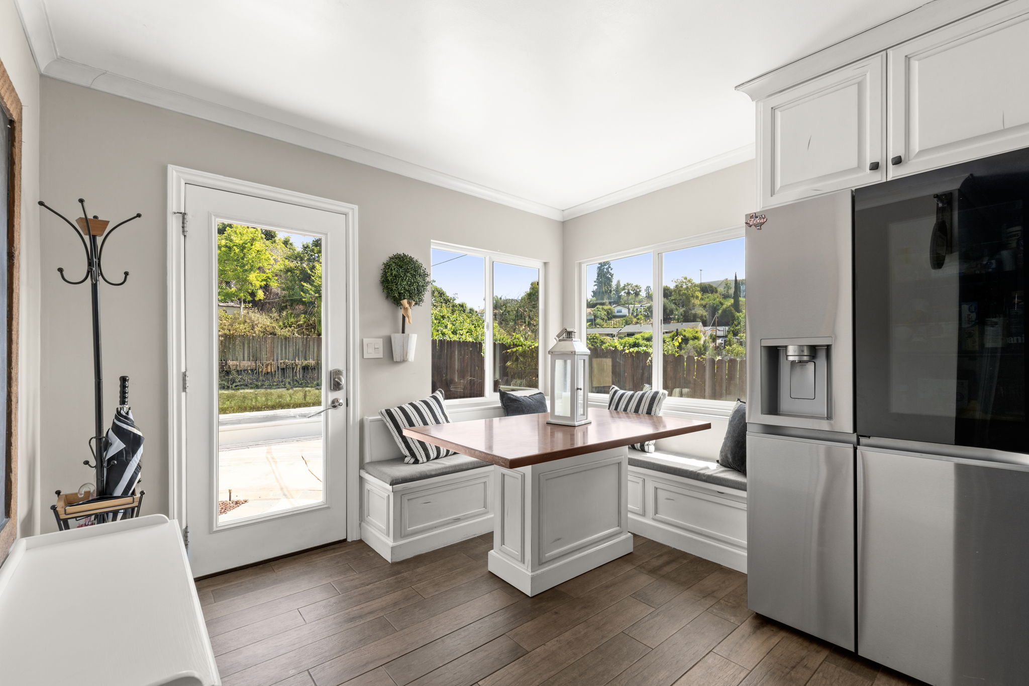 Breakfast Nook off of the kitchen