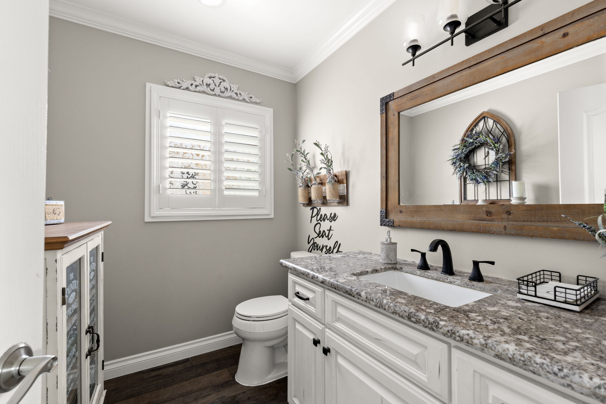 1/2 Bath by the kitchen and den