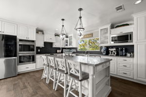 Quartz Counter Tops and Double Oven