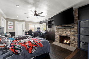 Bedroom/Den/Library/Office