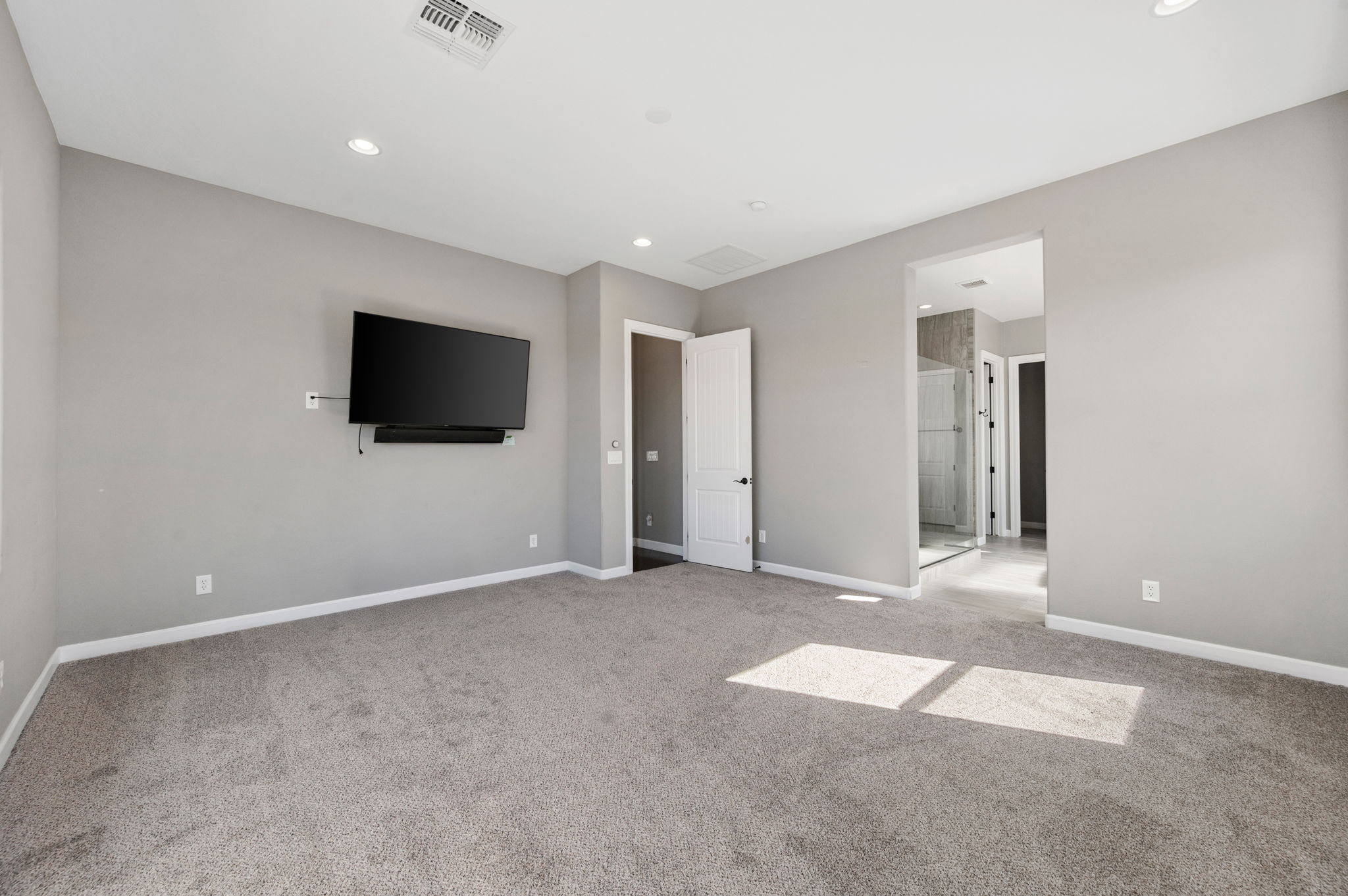Primary Bedroom (2)